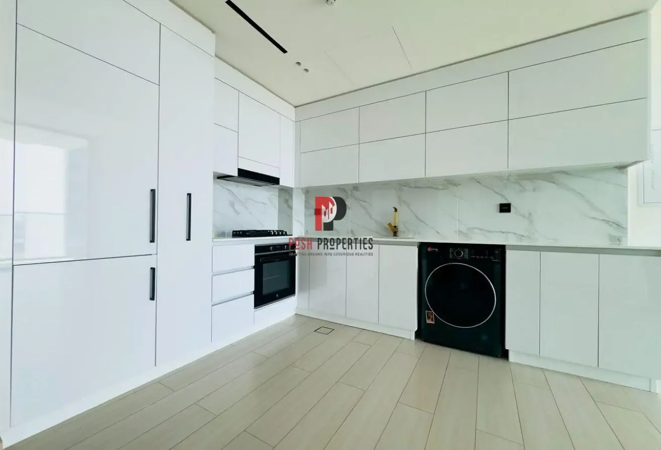Spacious Unit l Prime location l Hot property