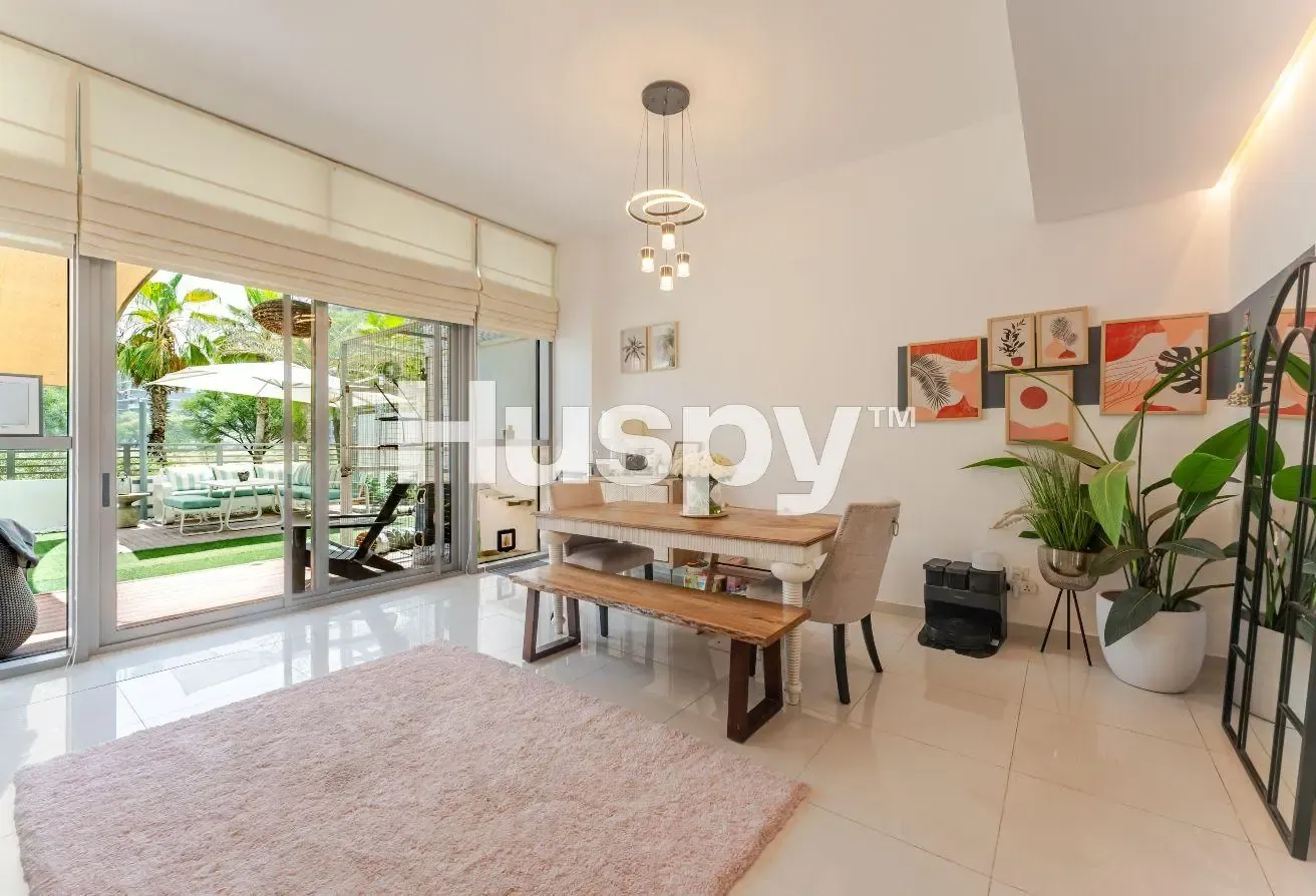 Vacant on Transfer | Maids Room | Sunrise Views