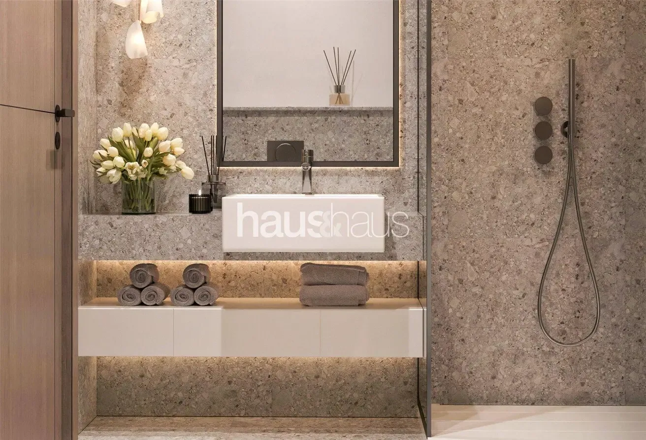 2BR+M Corner Unit | Vastu | Spacious