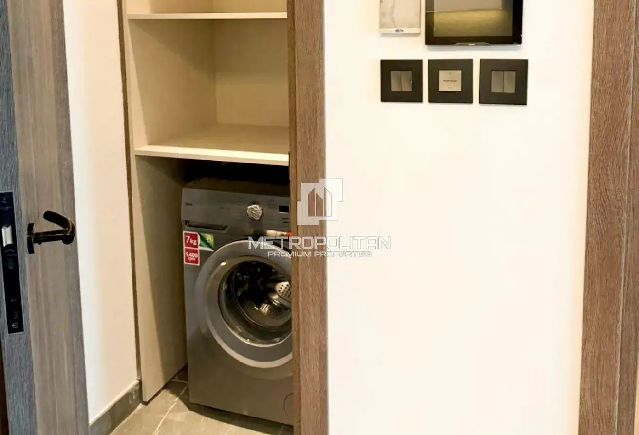 Brand New |High Floor |Motivated Seller | Hot Deal