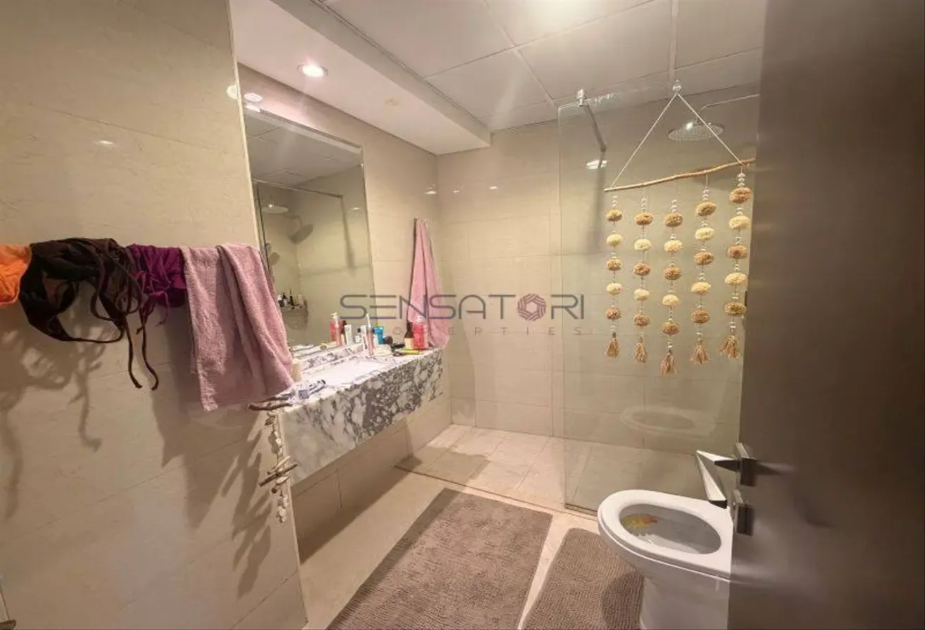 SPACIOUS INTERIOR | PRIME LOCATION | LOW FLOOR