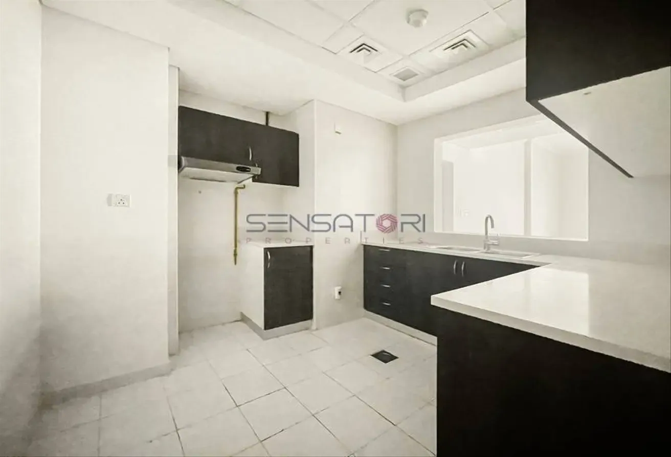 WELL-DESIGNED | SPACIOUS BRIGHT LAYOUT | LOW RISE