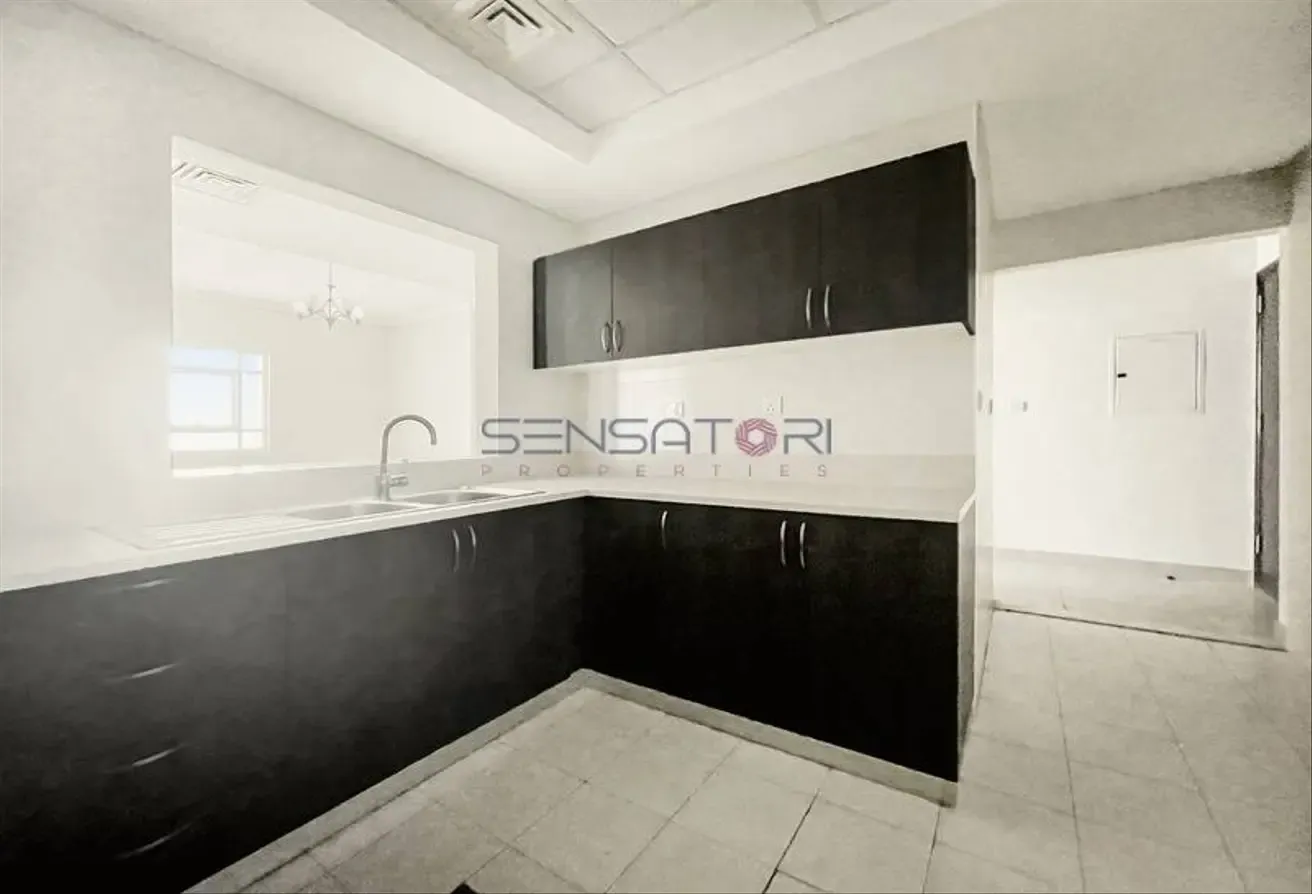 WELL-DESIGNED | SPACIOUS BRIGHT LAYOUT | LOW RISE