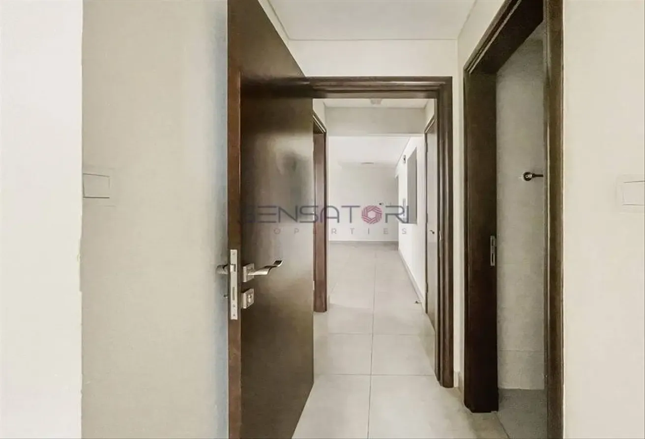 WELL-DESIGNED | SPACIOUS BRIGHT LAYOUT | LOW RISE