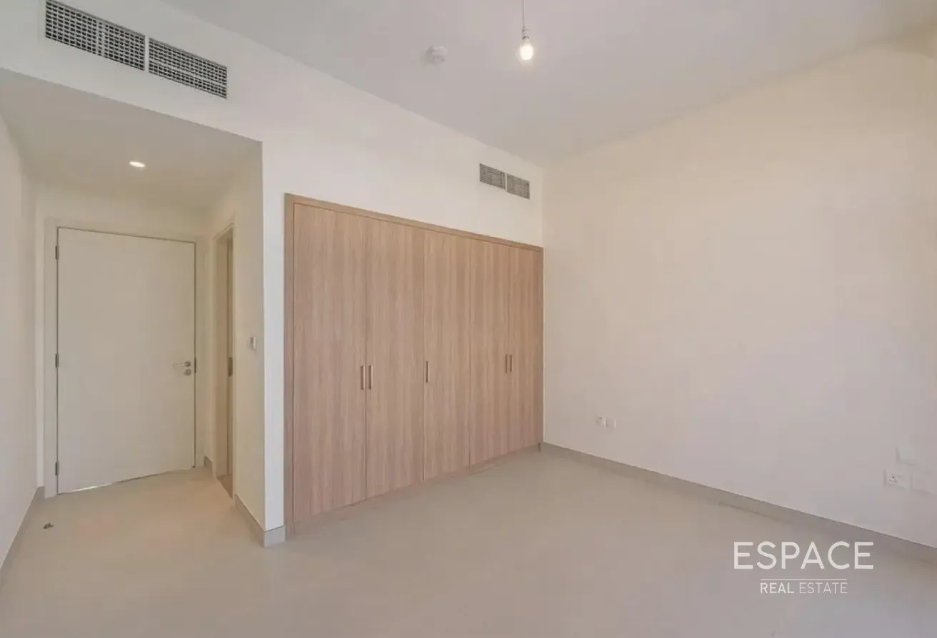 Single Row | Larger Plot | Corner Unit