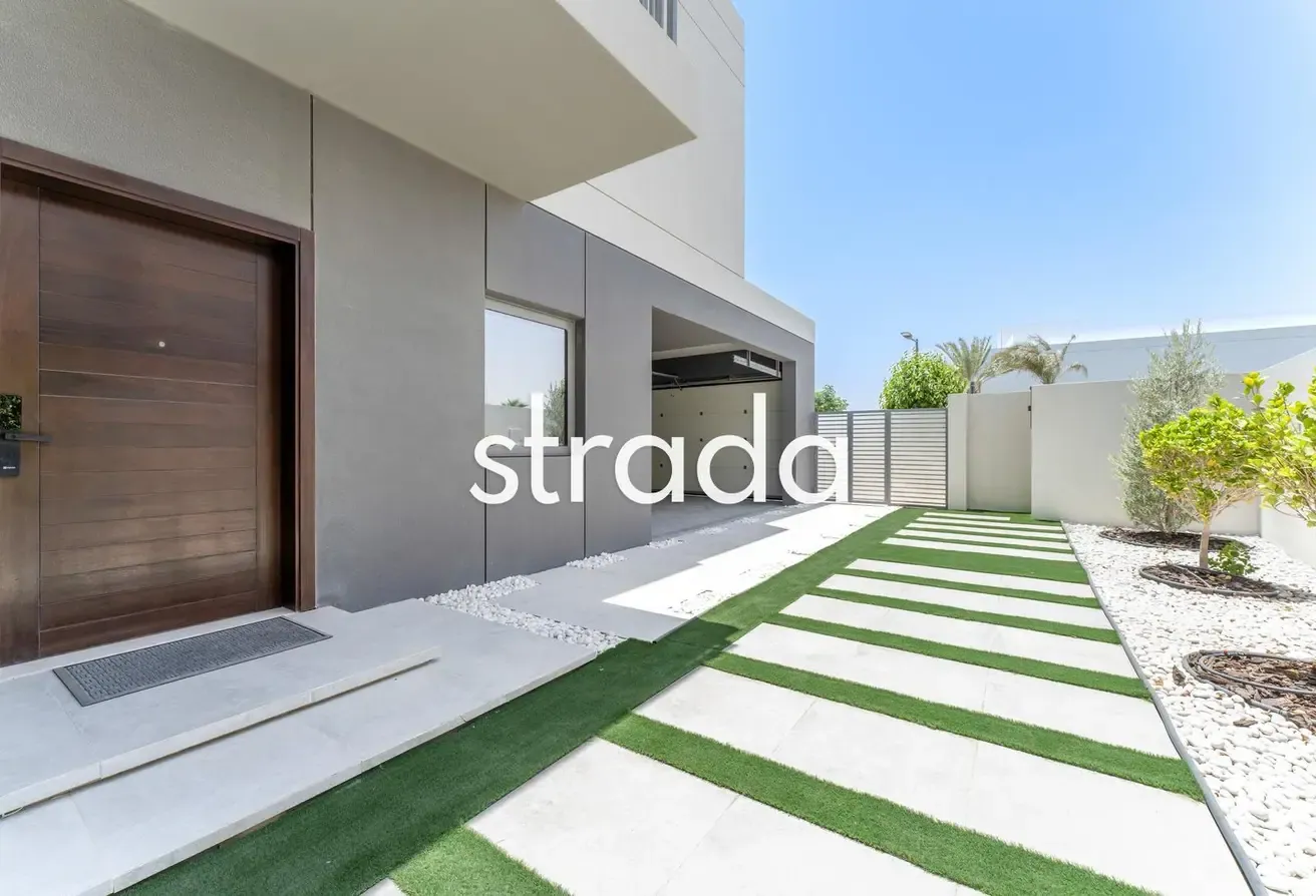 Upgraded with Pool | Semi - Detached | Modern