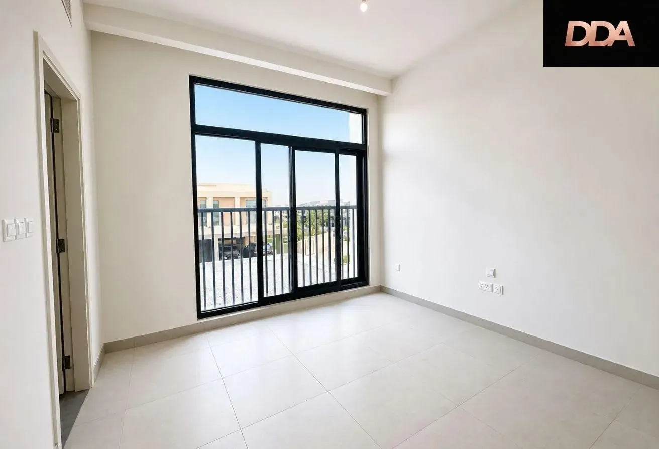 SINGLE ROW | VACANT NOW | PRIME LOCATION