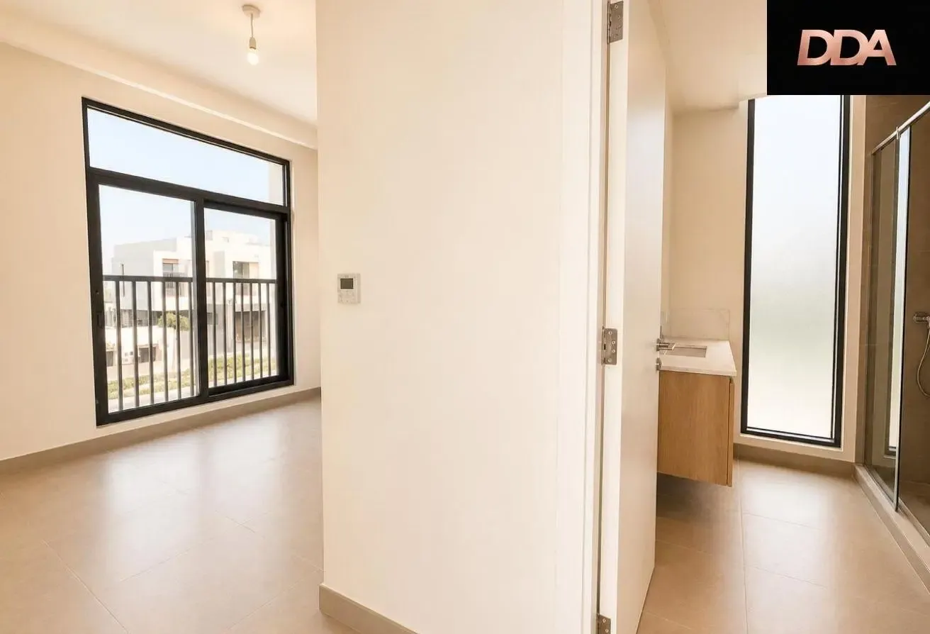 SINGLE ROW | VACANT NOW | PRIME LOCATION