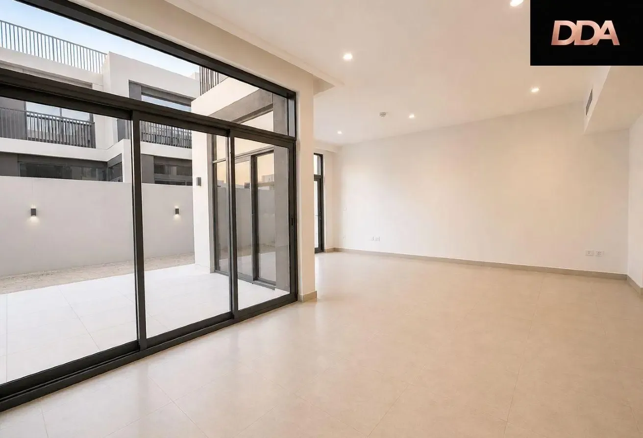 SINGLE ROW | VACANT NOW | PRIME LOCATION