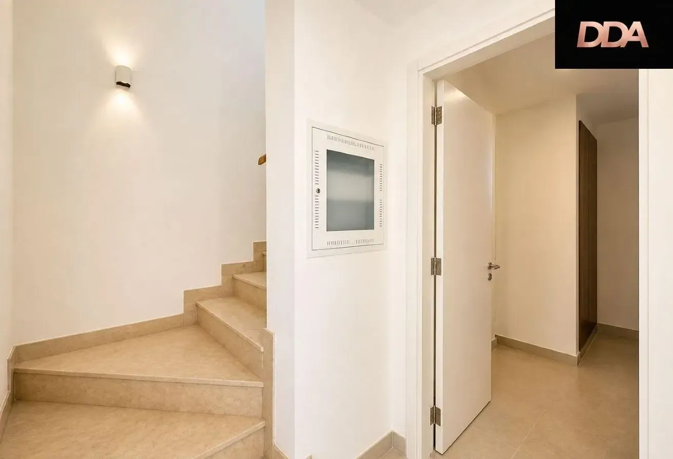SINGLE ROW | VACANT NOW | PRIME LOCATION