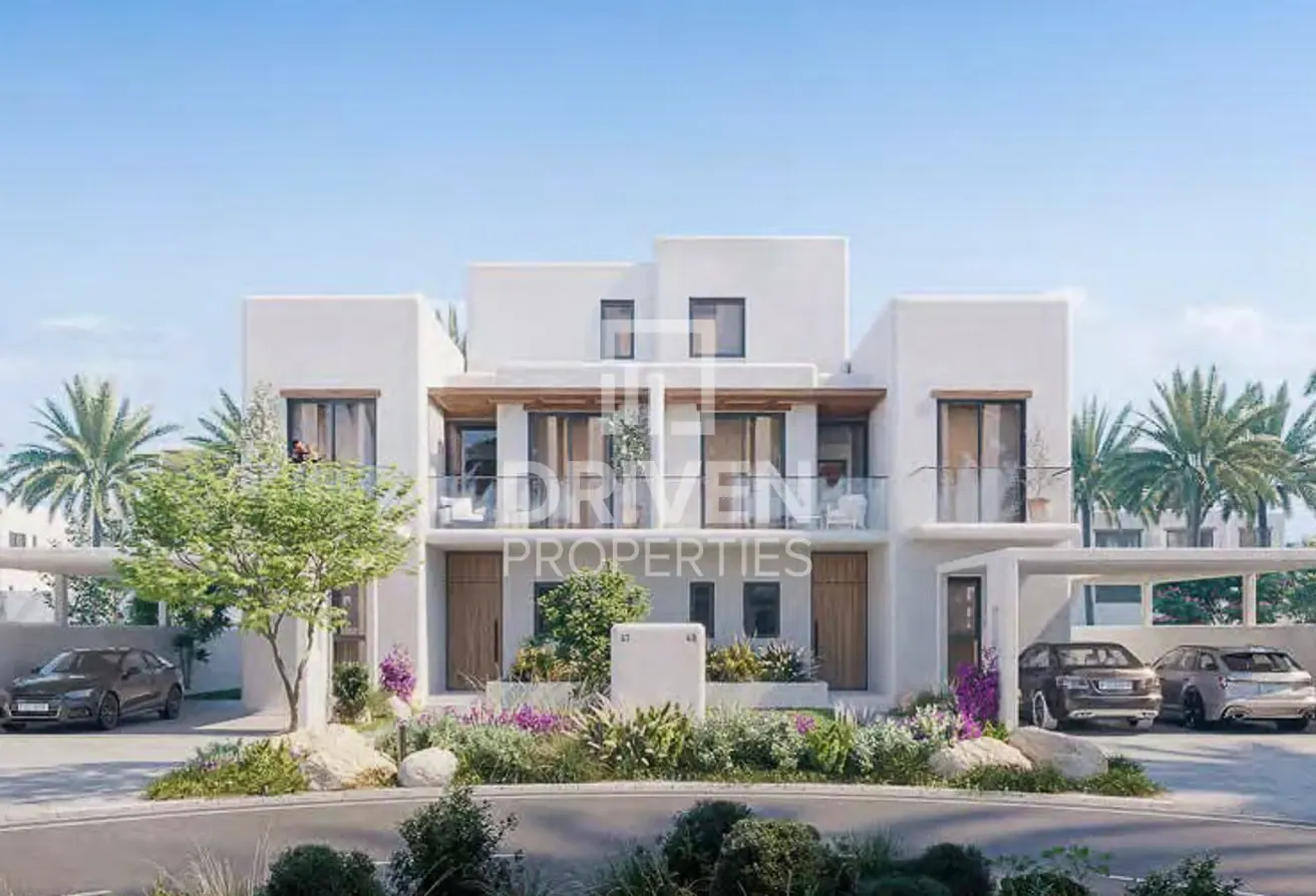 Prime Lagoon Facing | Expansive Villa | Single Row