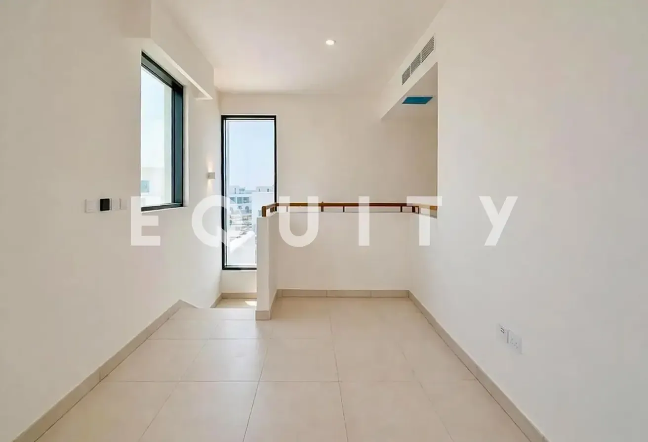 6608 Sqft Plot | Waterfront | Area Specialist