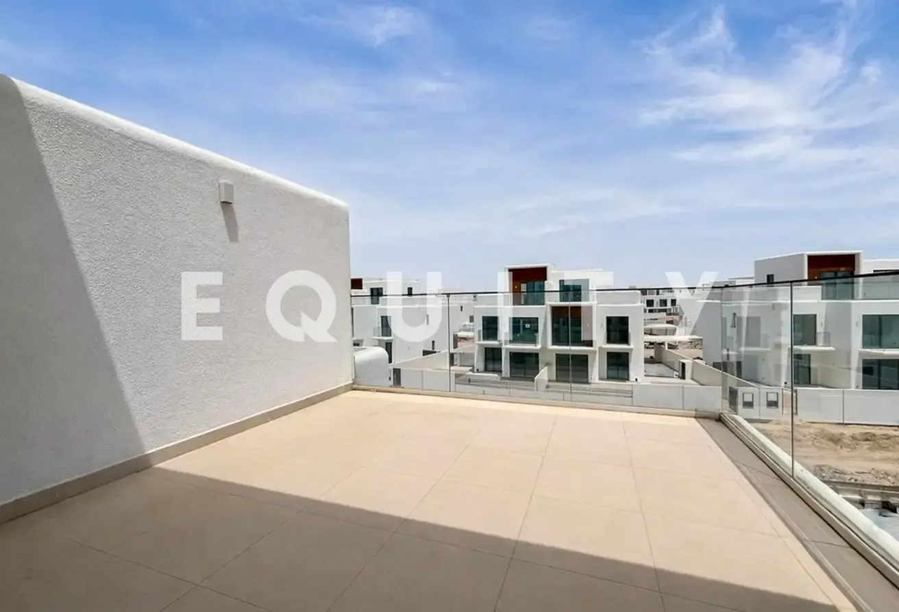 6608 Sqft Plot | Waterfront | Area Specialist
