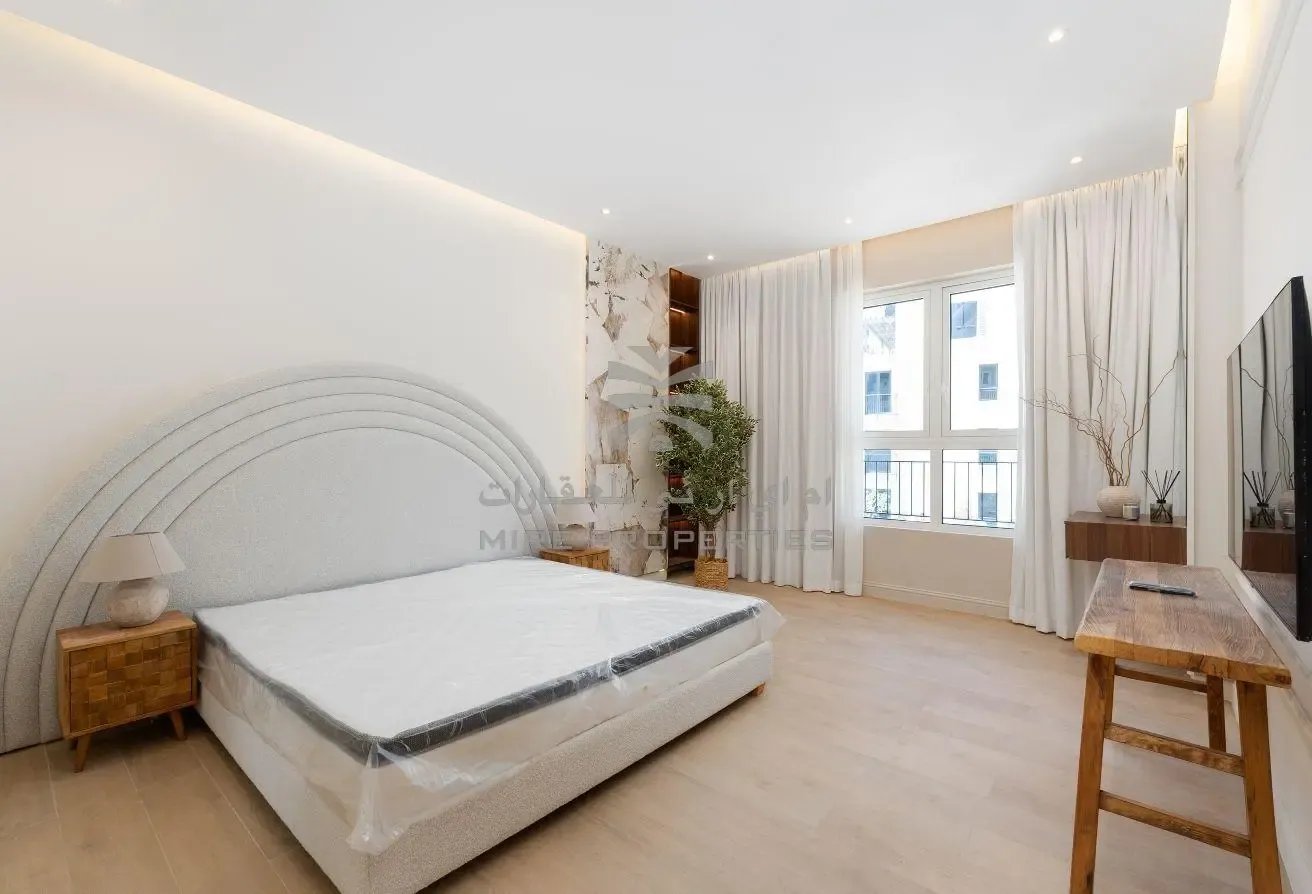 Vacant | Upgraded & Furnished 2BR | Premium Finish
