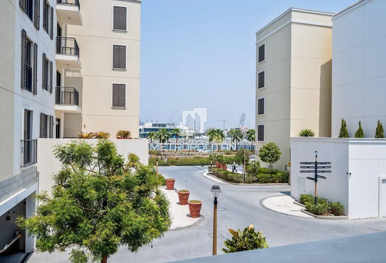 Luxury Living | Fully Furnished | Elegant