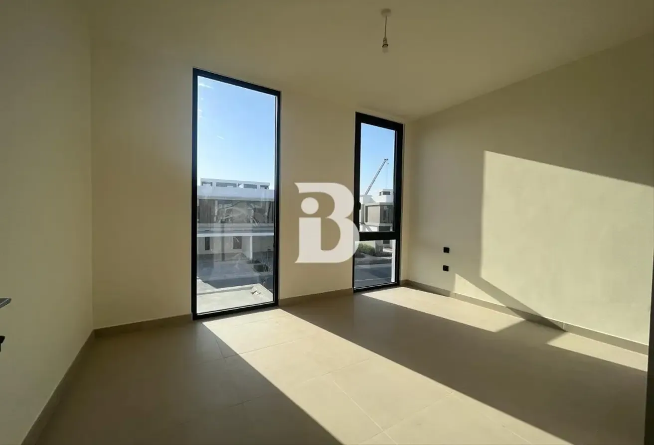 Single Row | Landscaped Garden | Prime Community