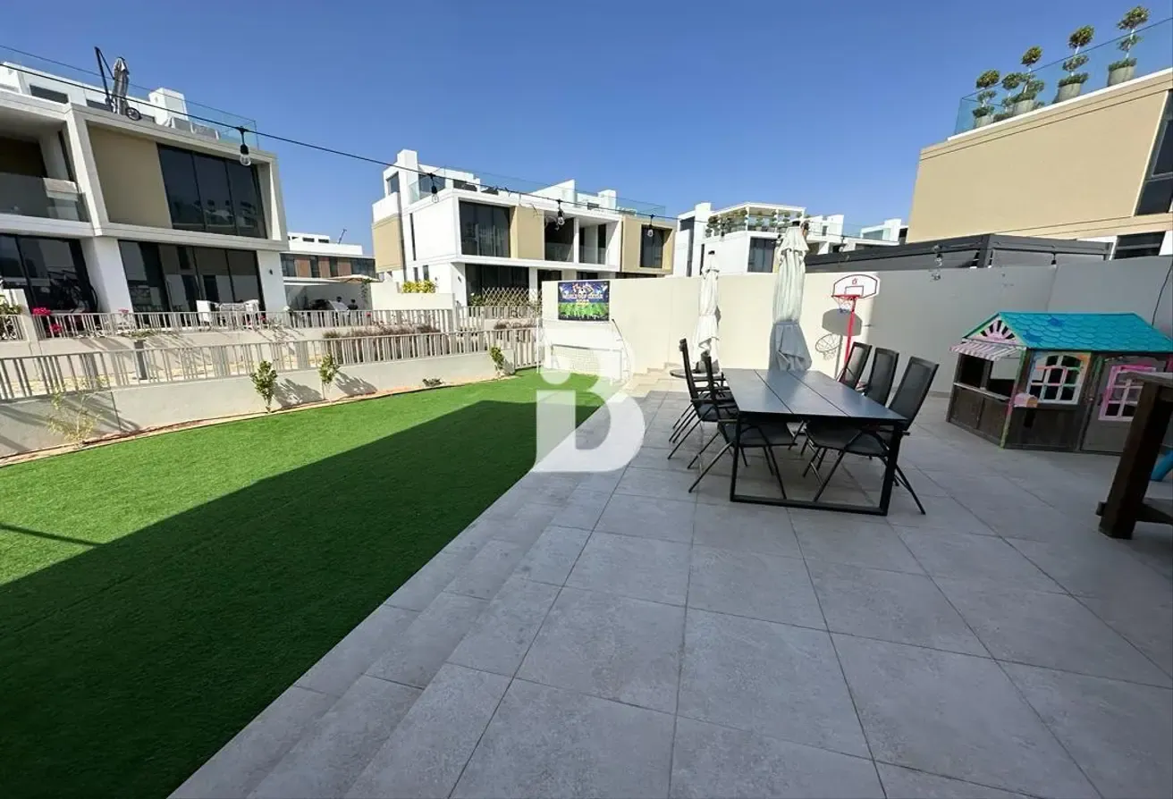 Single Row | Landscaped Garden | Prime Community