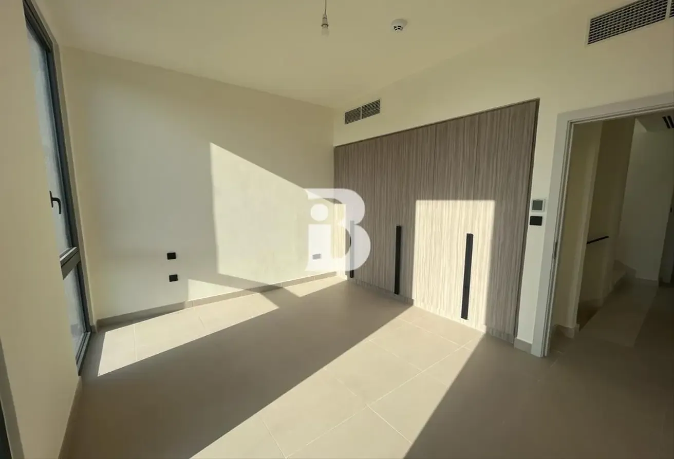 Single Row | Landscaped Garden | Prime Community