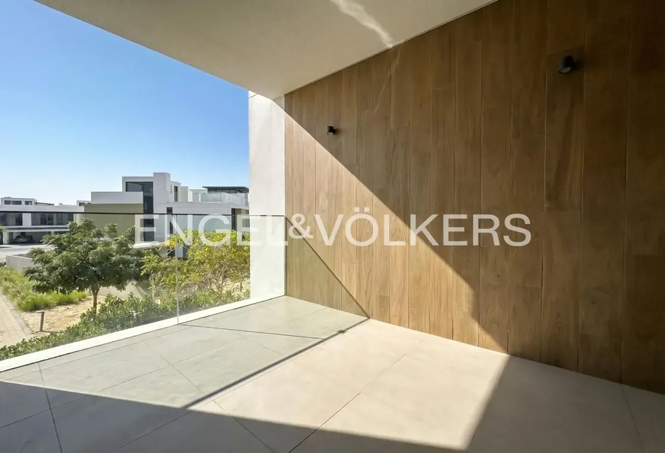Large Plot | Single Row | Vacant Now