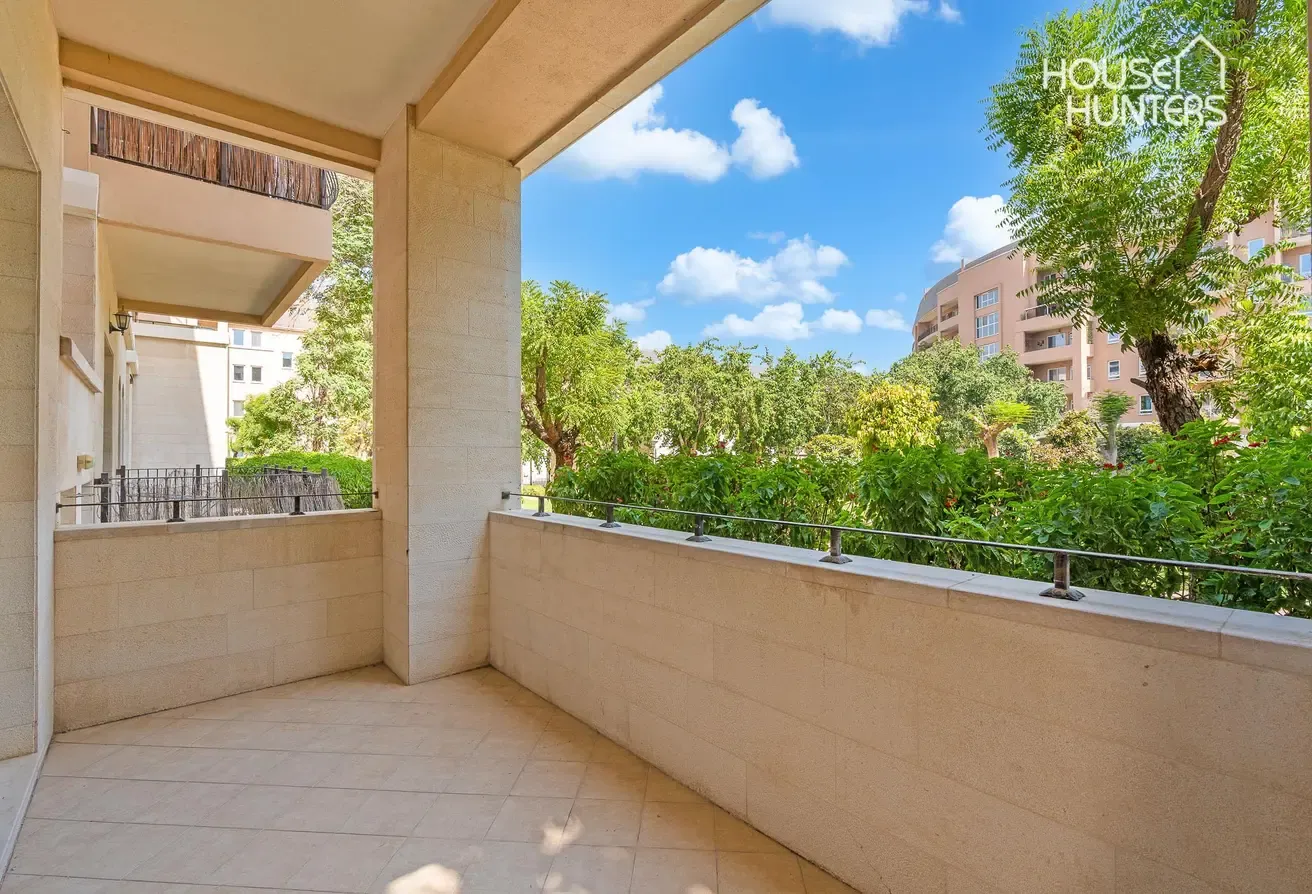 Fully Upgraded|Excellent Location|Multiple Cheques