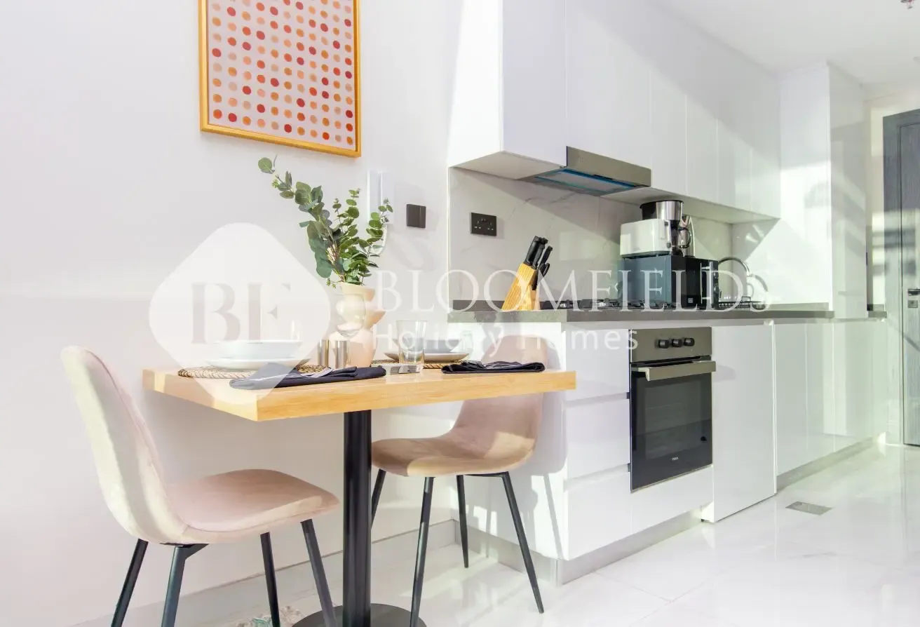 Modern Studio | Samana Park Views | 6th Floor