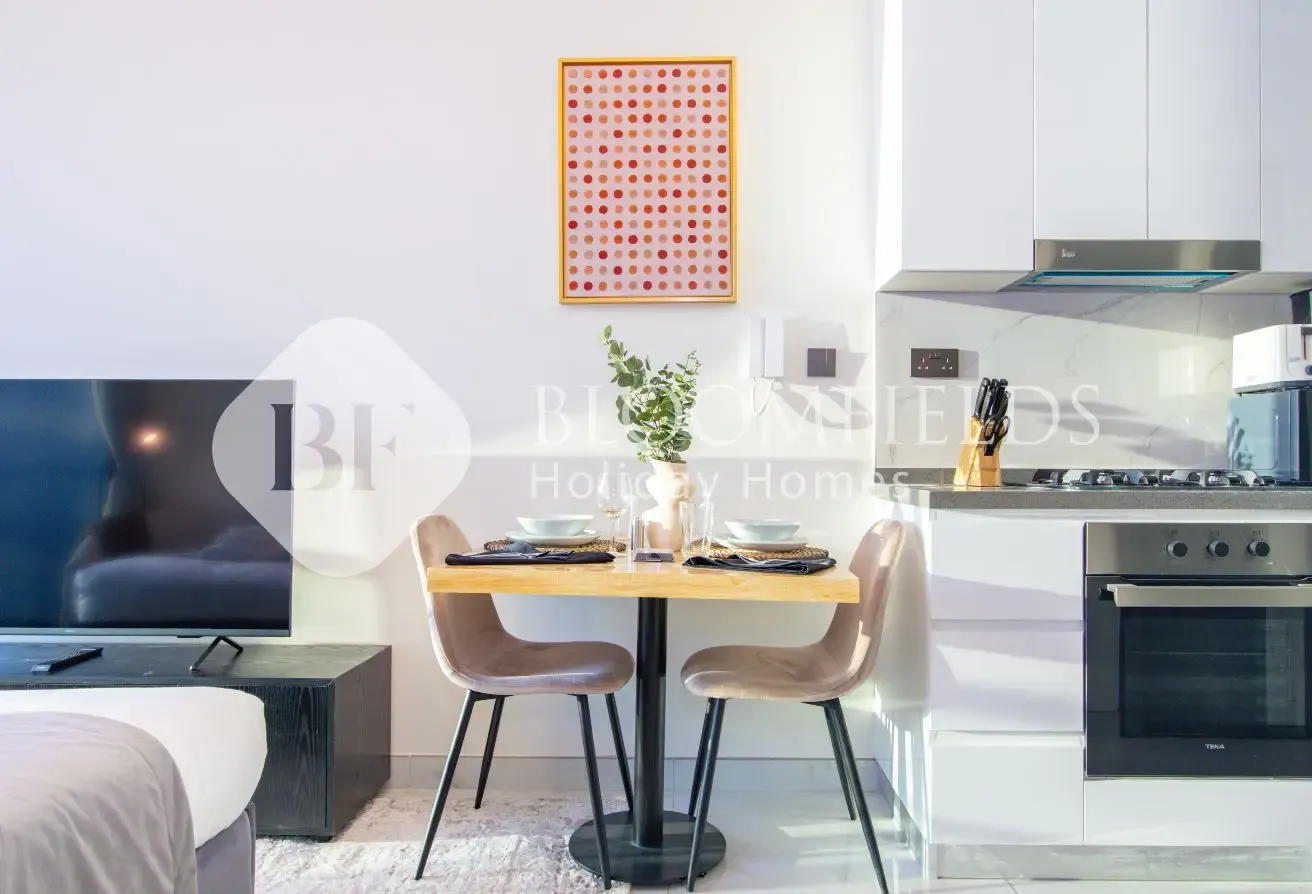 Modern Studio | Samana Park Views | 6th Floor