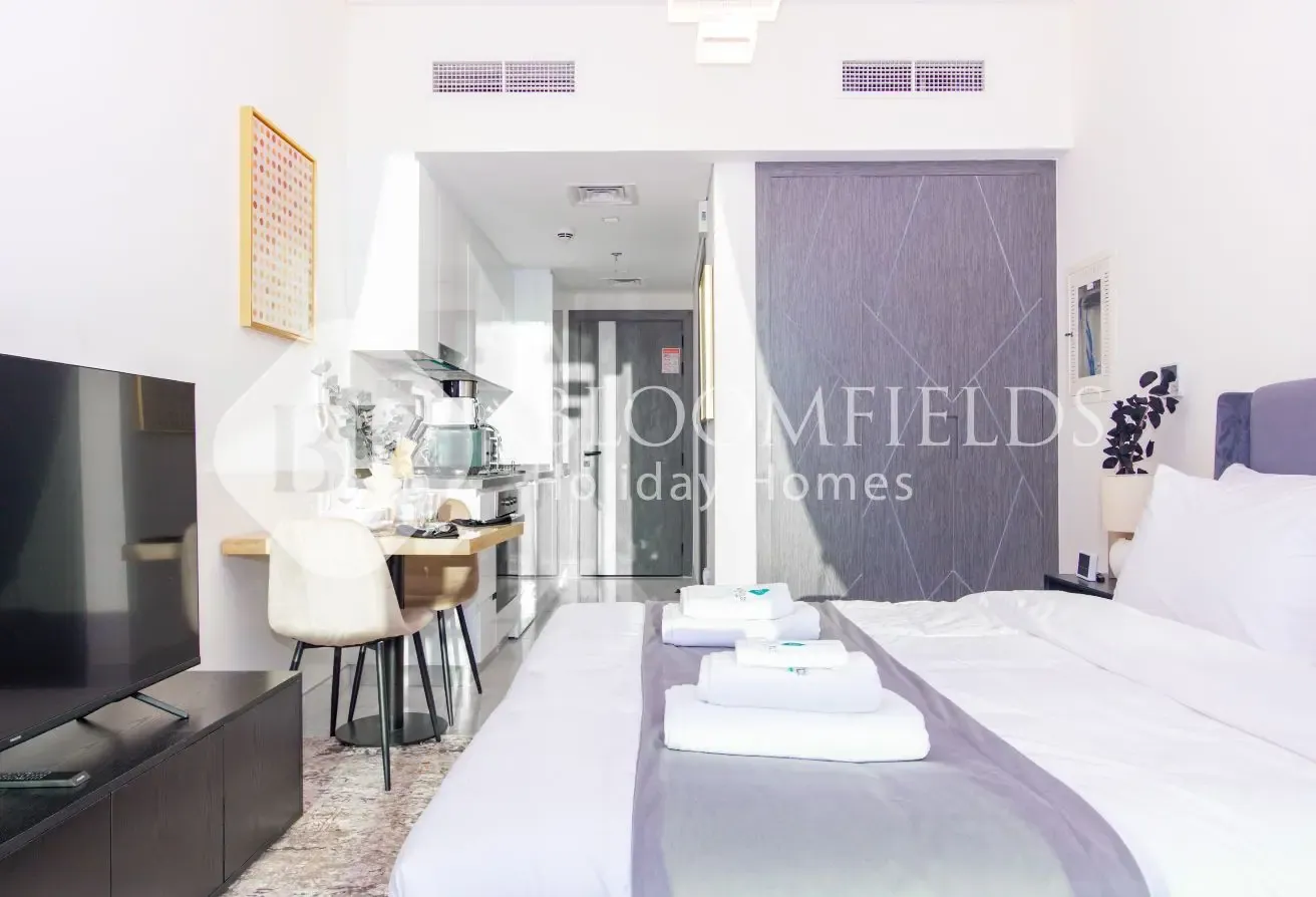 Modern Studio | Samana Park Views | 6th Floor