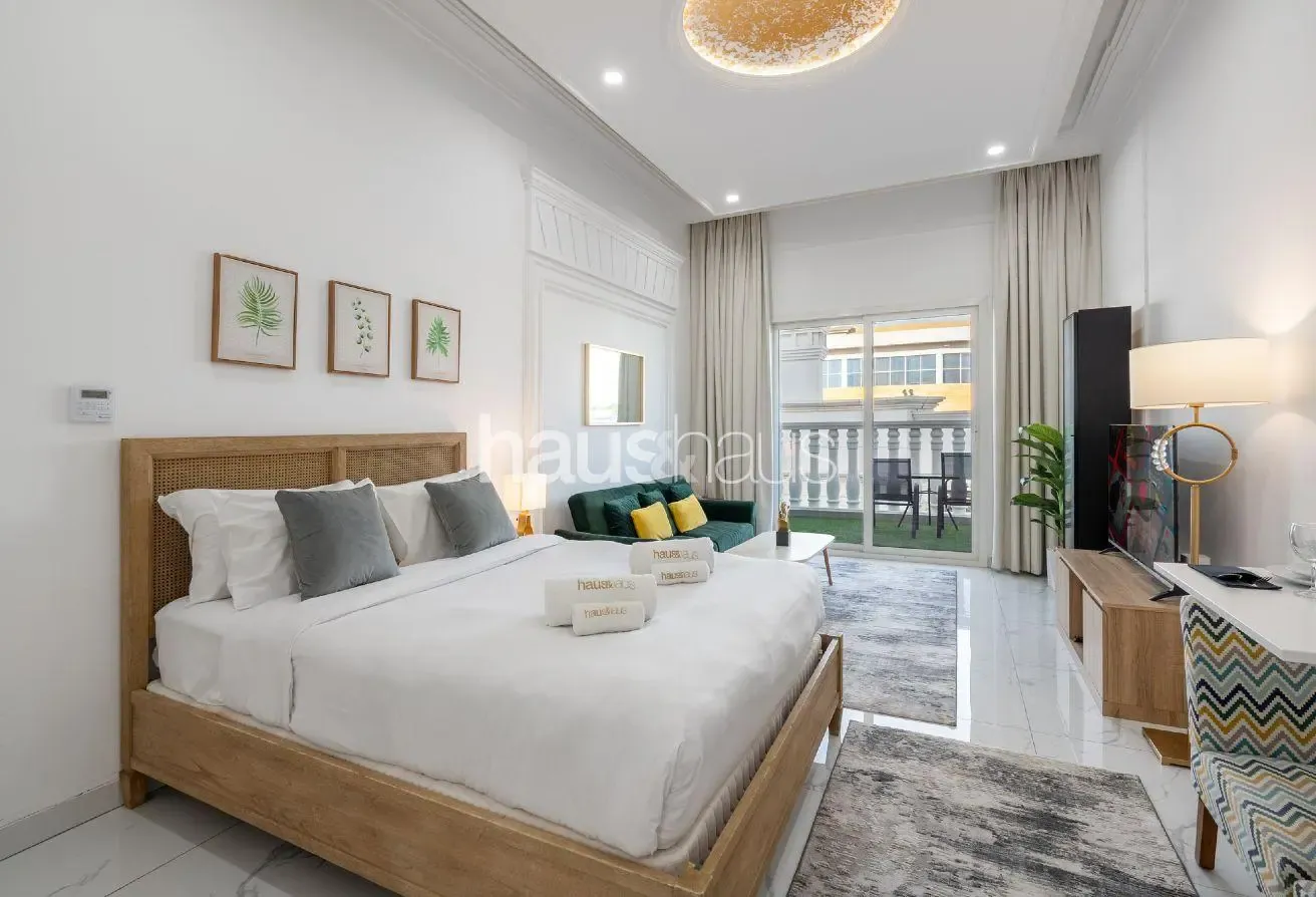 Next to Dubai Miracle Garden | Chic Studio