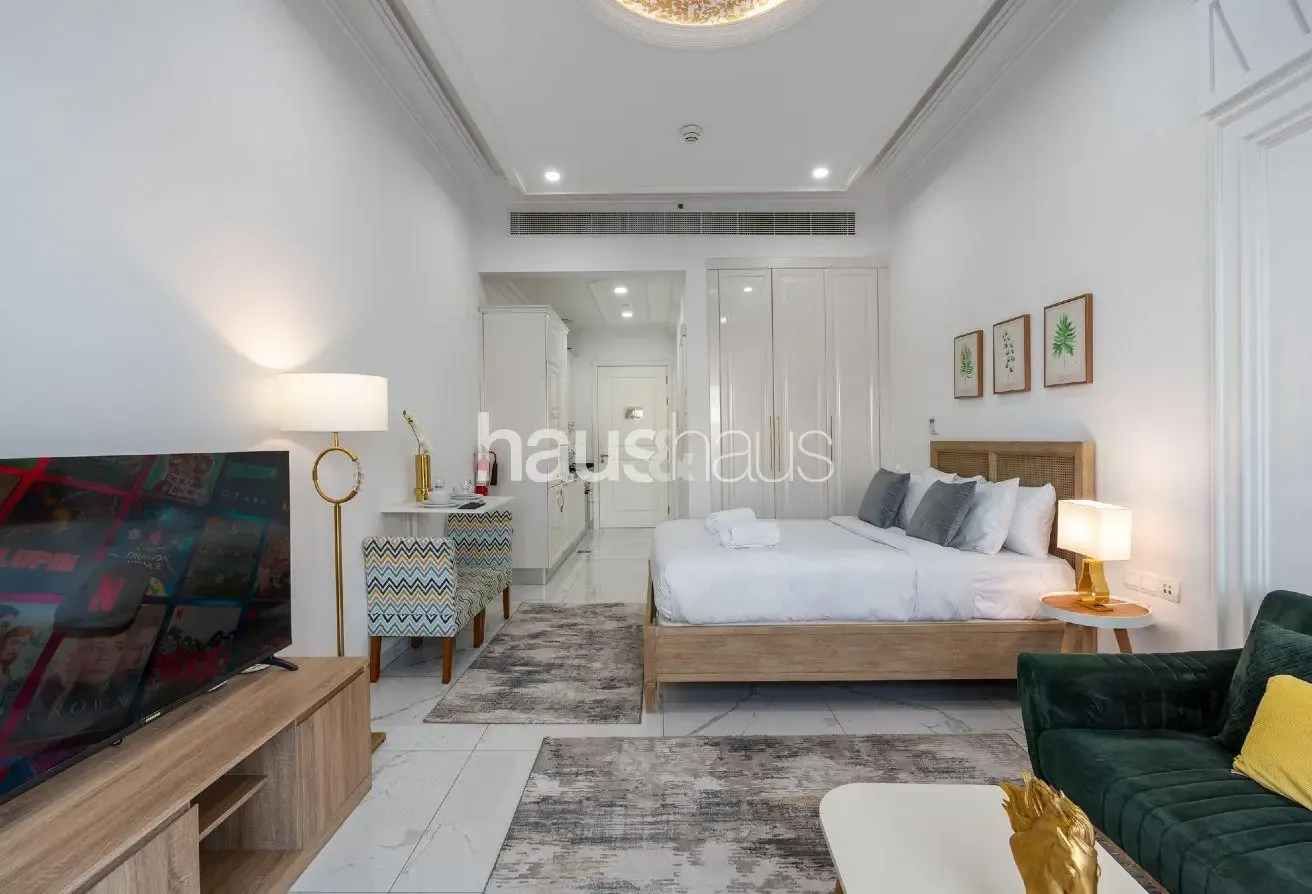 Next to Dubai Miracle Garden | Chic Studio