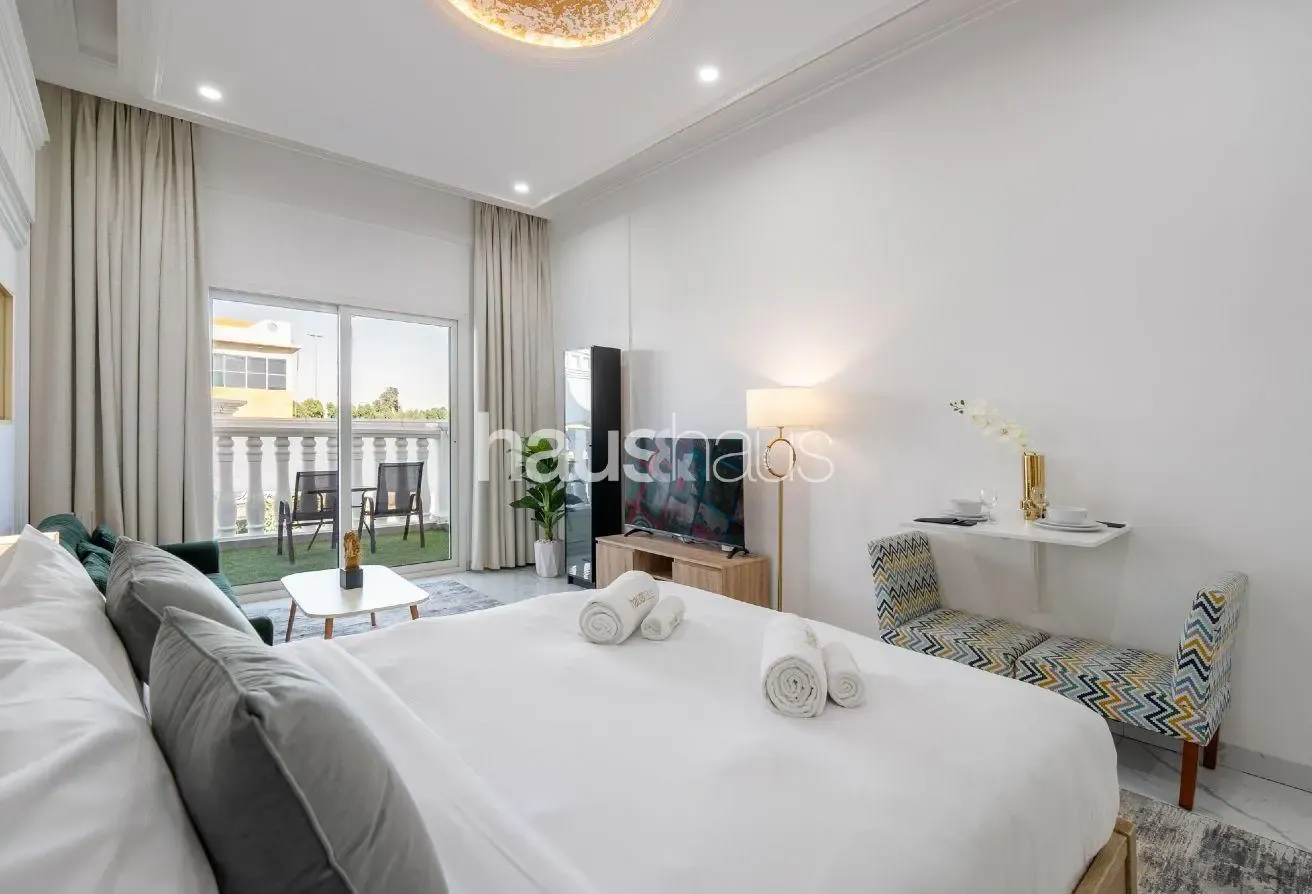 Next to Dubai Miracle Garden | Chic Studio