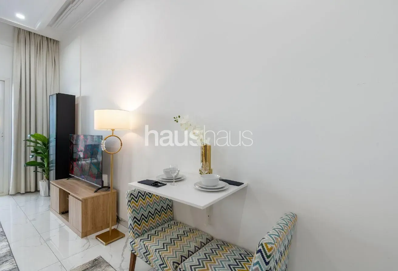 Next to Dubai Miracle Garden | Chic Studio