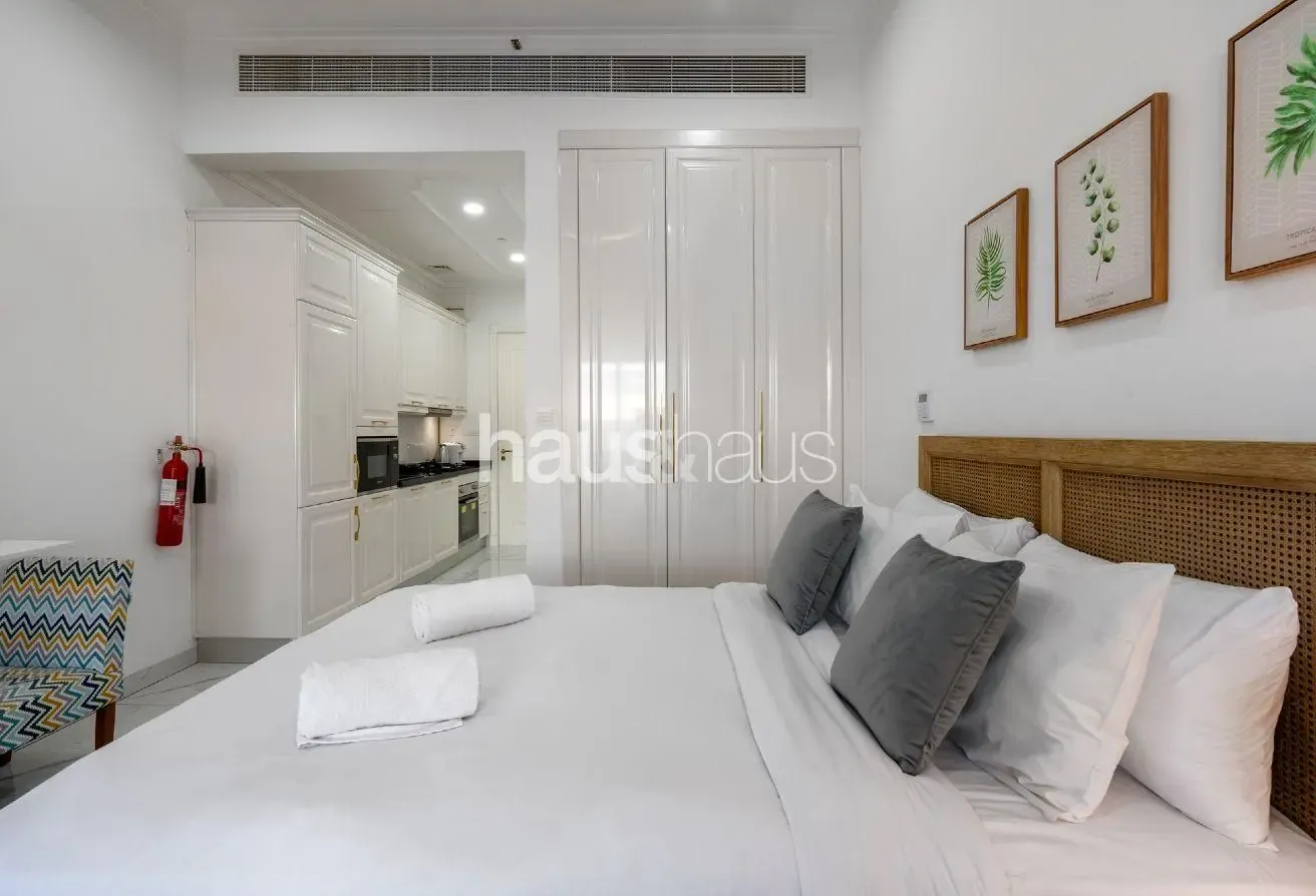 Next to Dubai Miracle Garden | Chic Studio