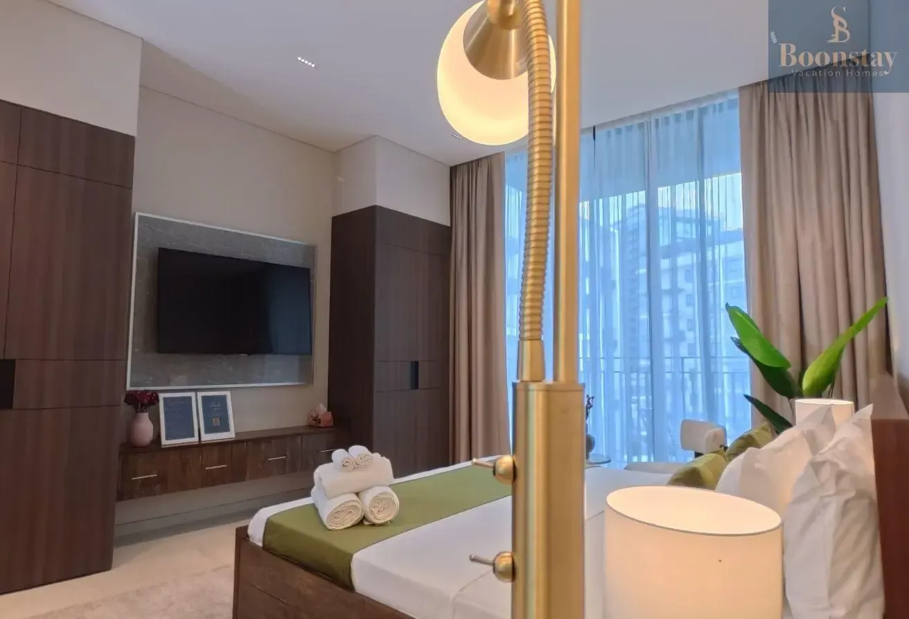 Modern Furnished Studio in Beverly Boulevard,Arjan
