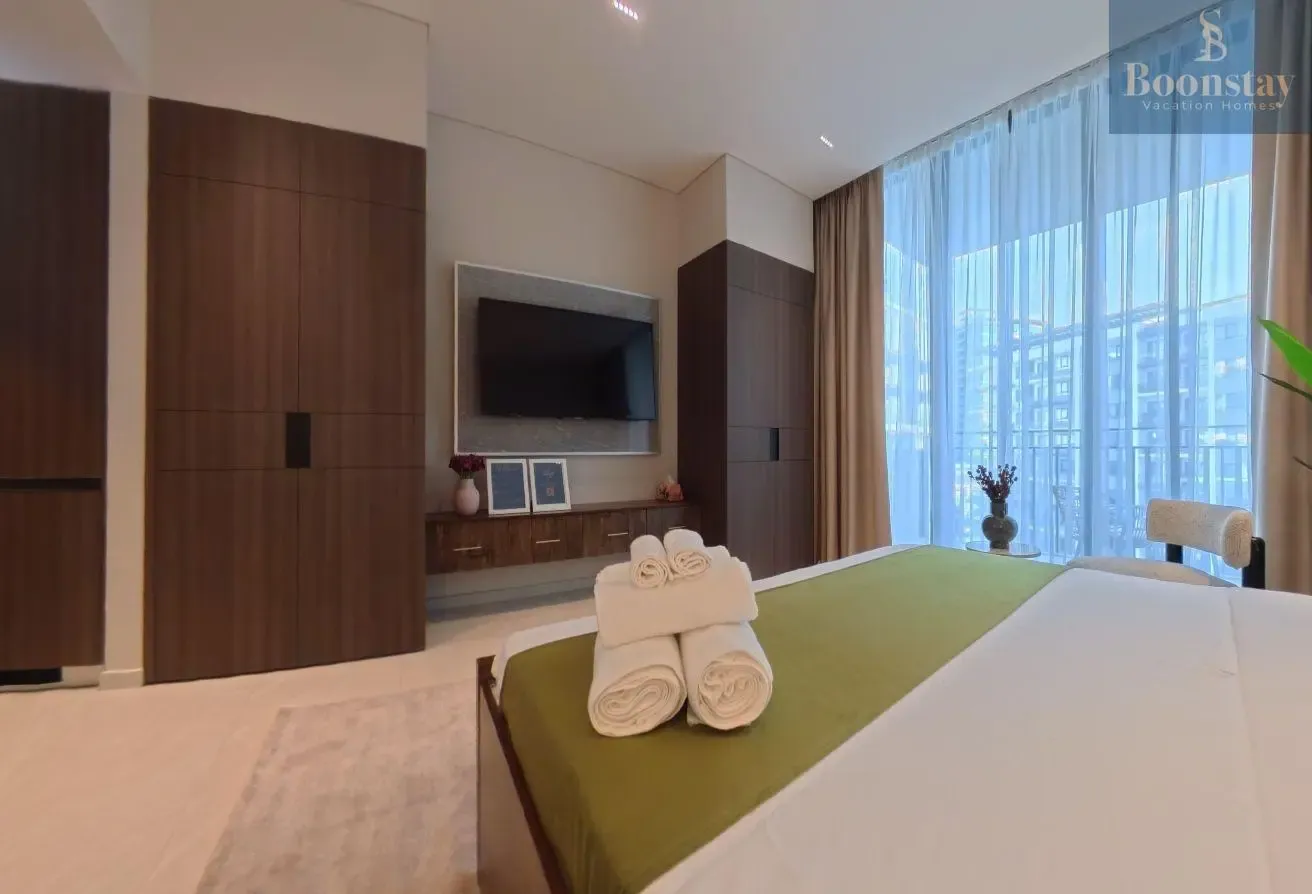 Modern Furnished Studio in Beverly Boulevard,Arjan