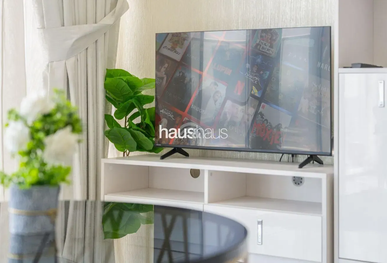 Cozy Studio Living | Motor City & Track Views