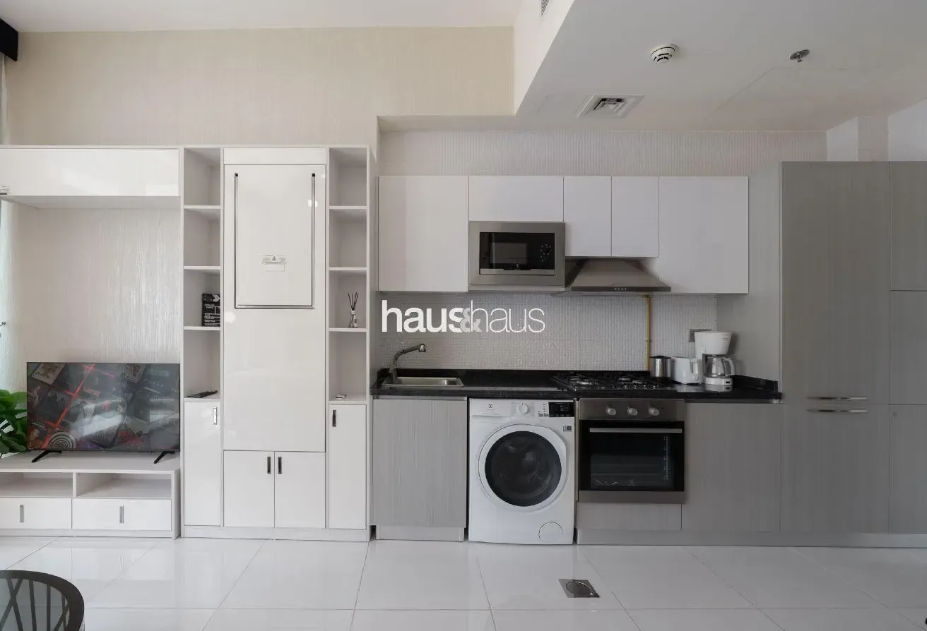 Cozy Studio Living | Motor City & Track Views