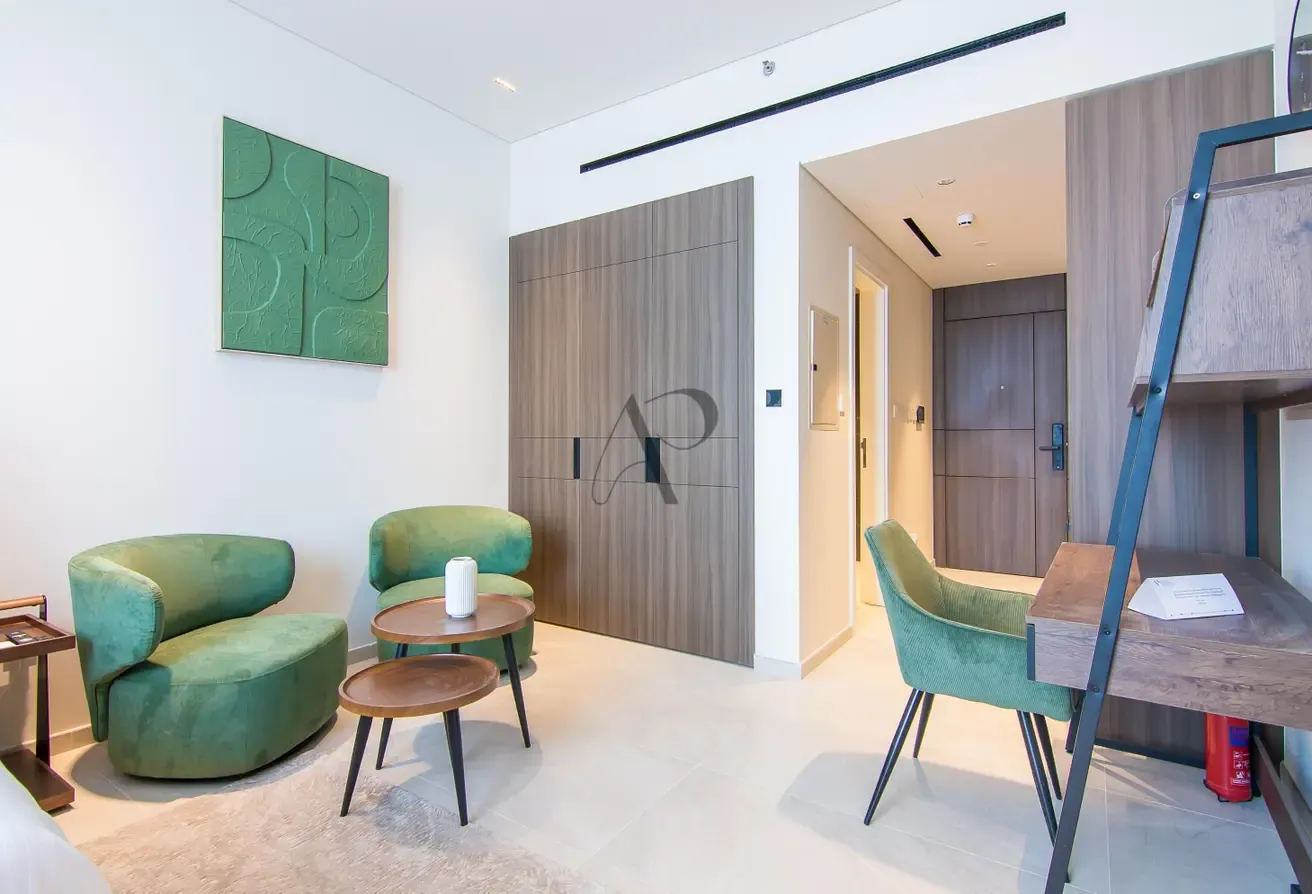 Studio – Beverly Boulevard, Arjan