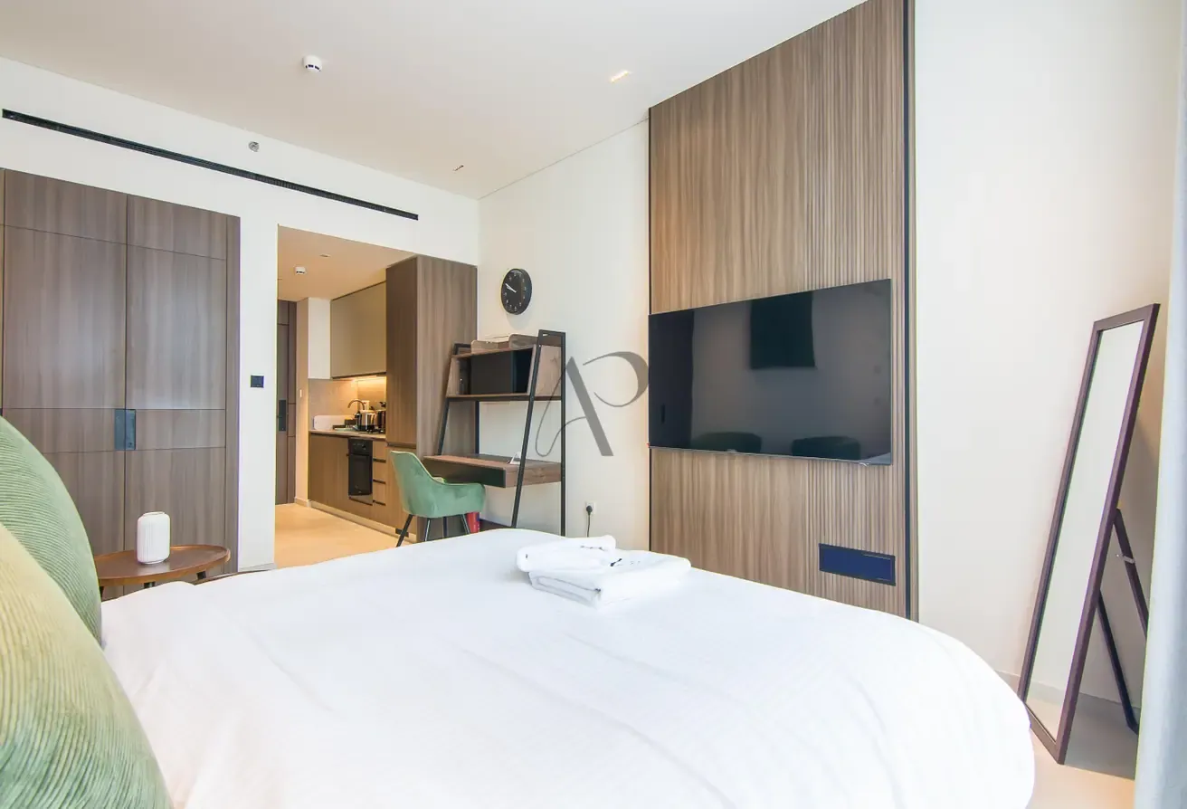Studio – Beverly Boulevard, Arjan