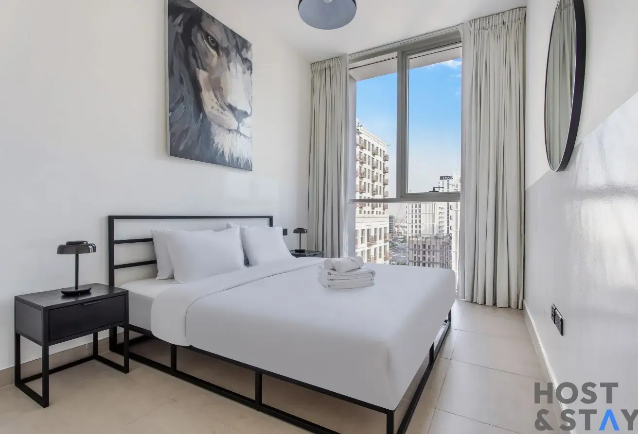 Stylish 2BR with Balcony & Pool View