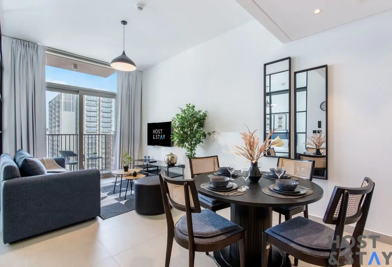 Stylish 2BR with Balcony & Pool View