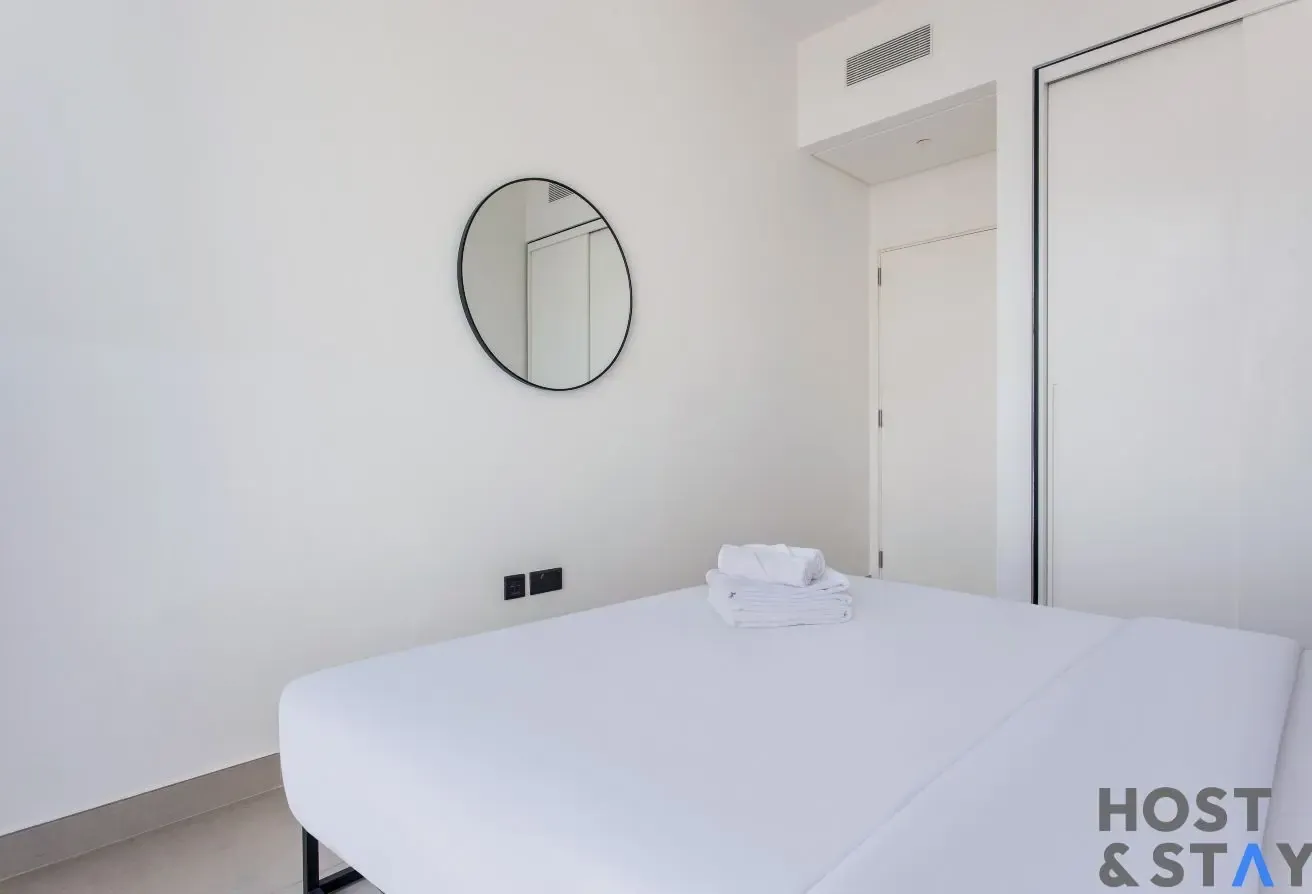 Stylish 2BR with Balcony & Pool View