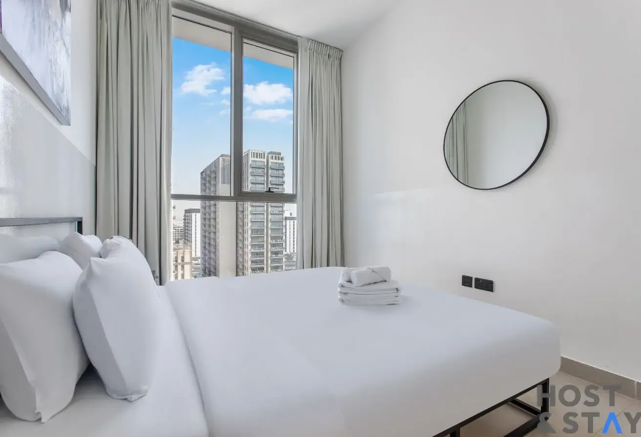 Stylish 2BR with Balcony & Pool View