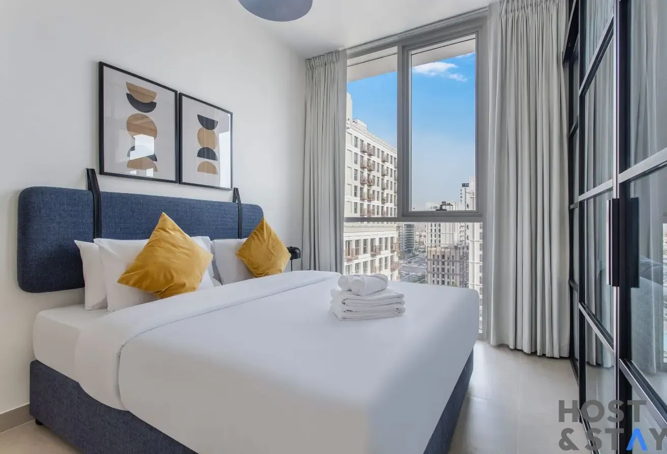 Stylish 2BR with Balcony & Pool View