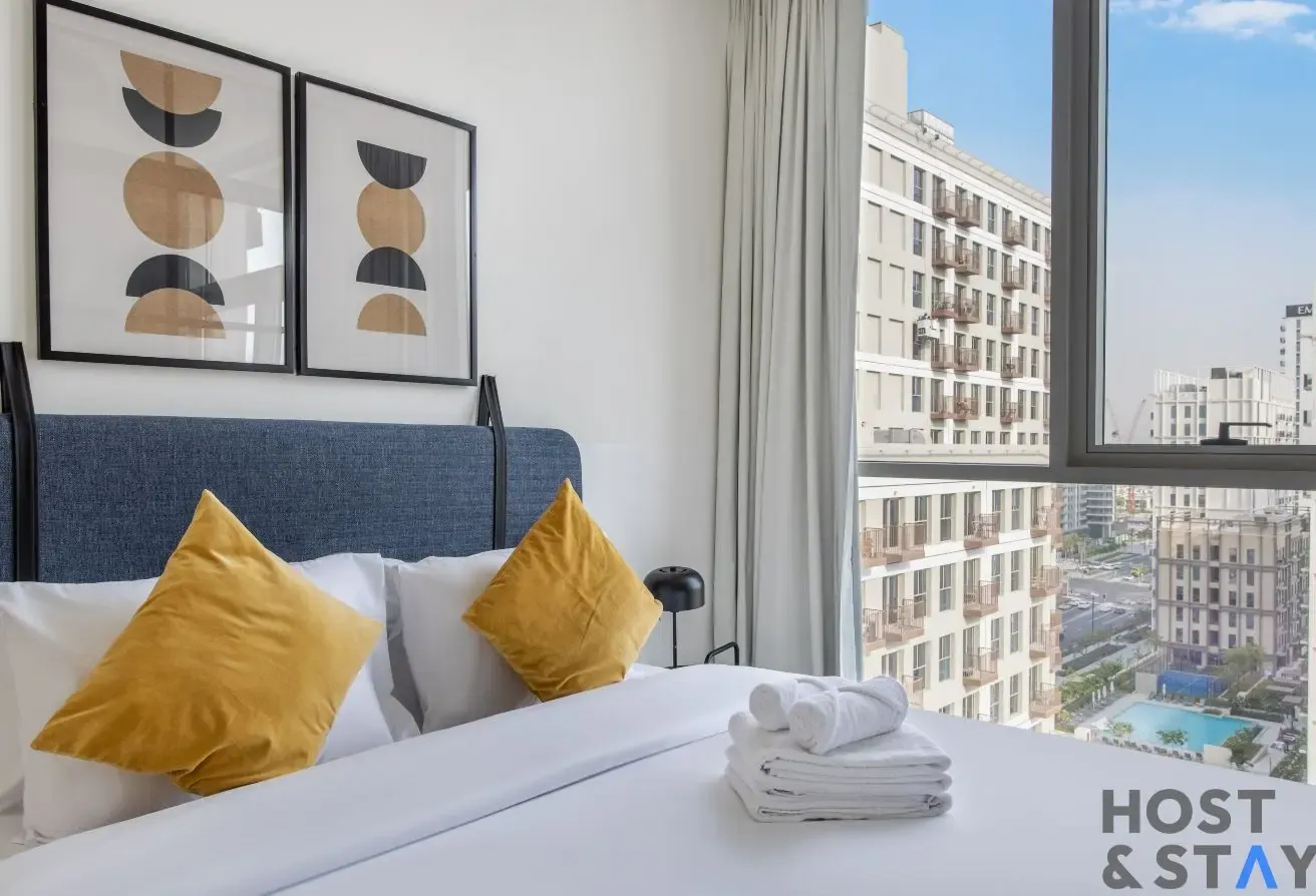 Stylish 2BR with Balcony & Pool View