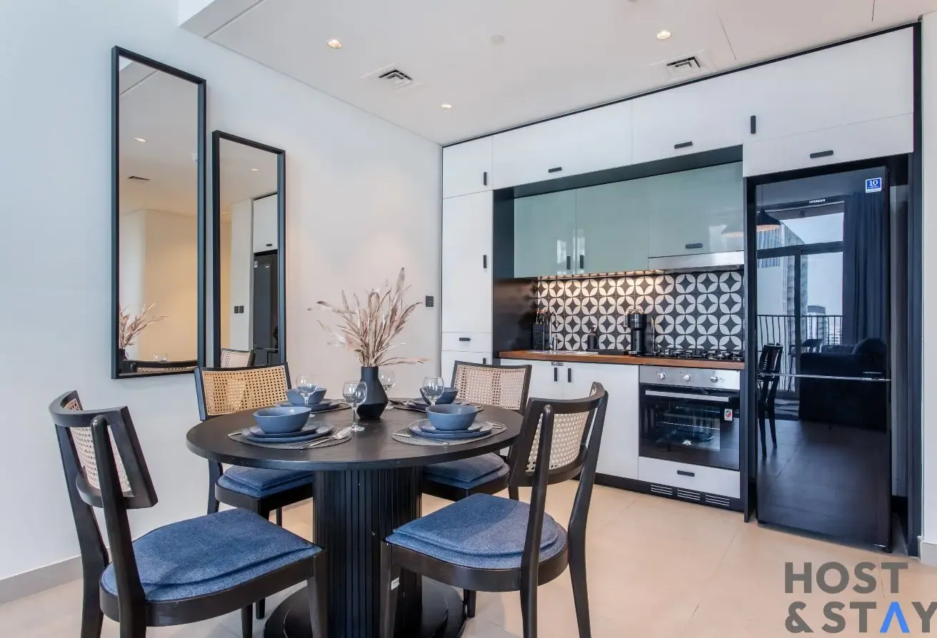 Stylish 2BR with Balcony & Pool View