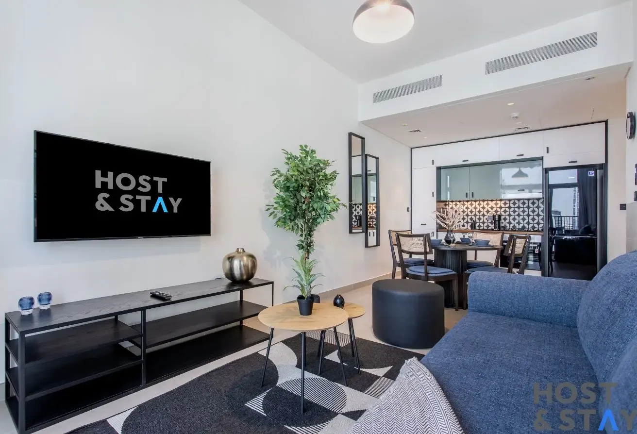 Stylish 2BR with Balcony & Pool View