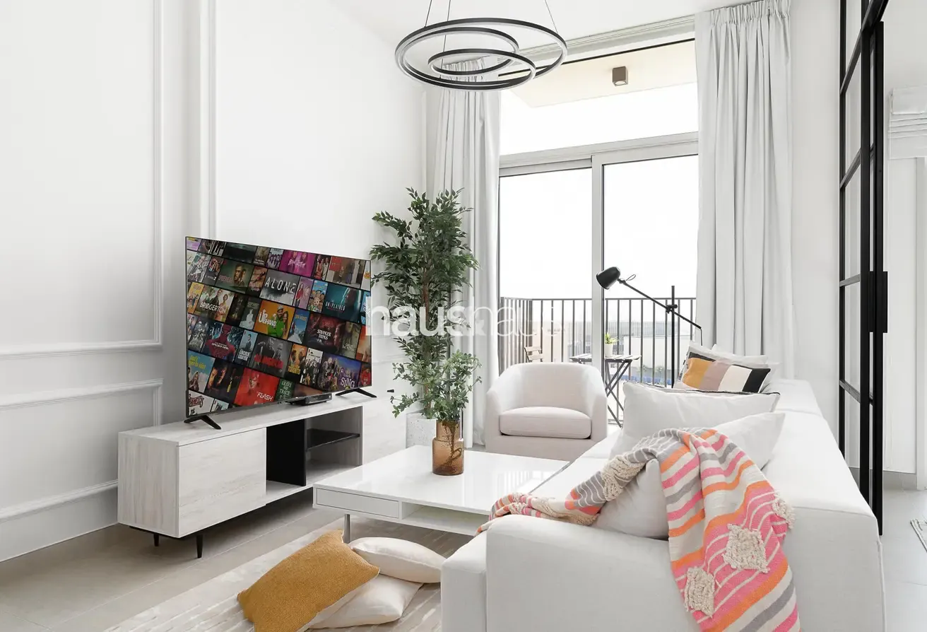 Cosy 2 BR | Chic City Lifestyle | Fully Fitted