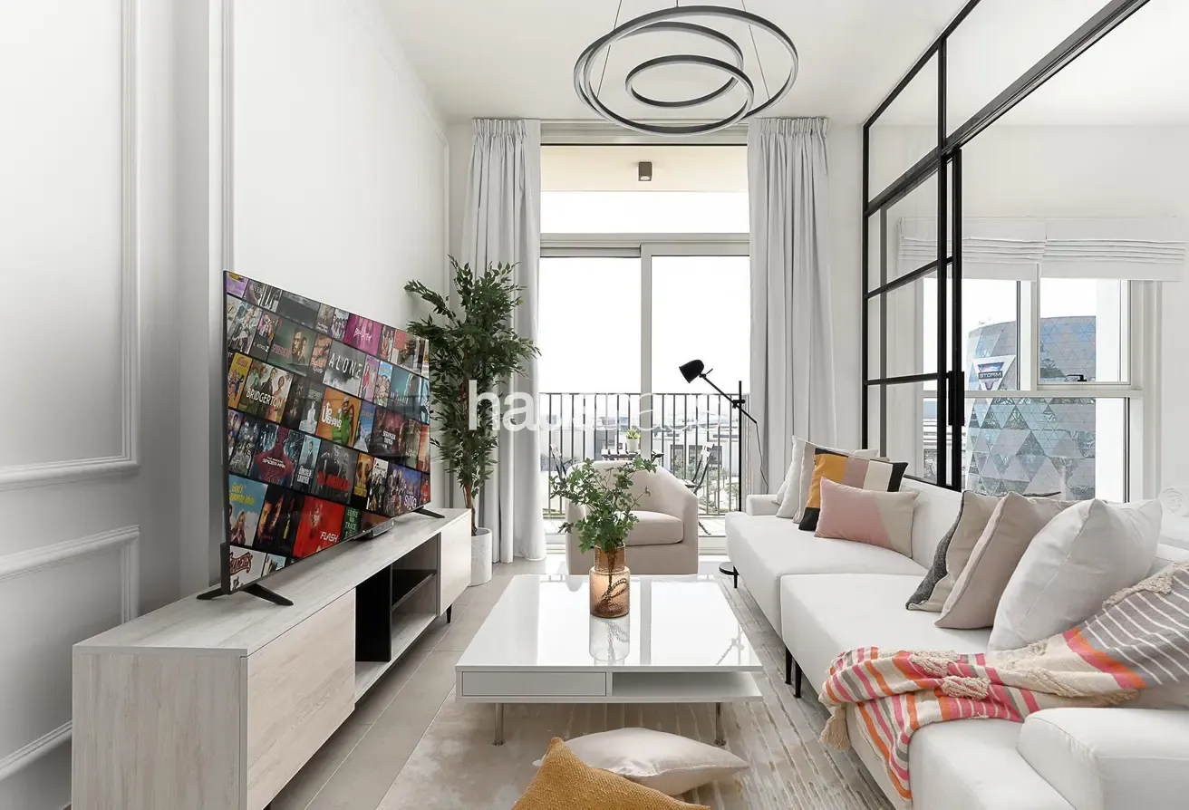 Cosy 2 BR | Chic City Lifestyle | Fully Fitted
