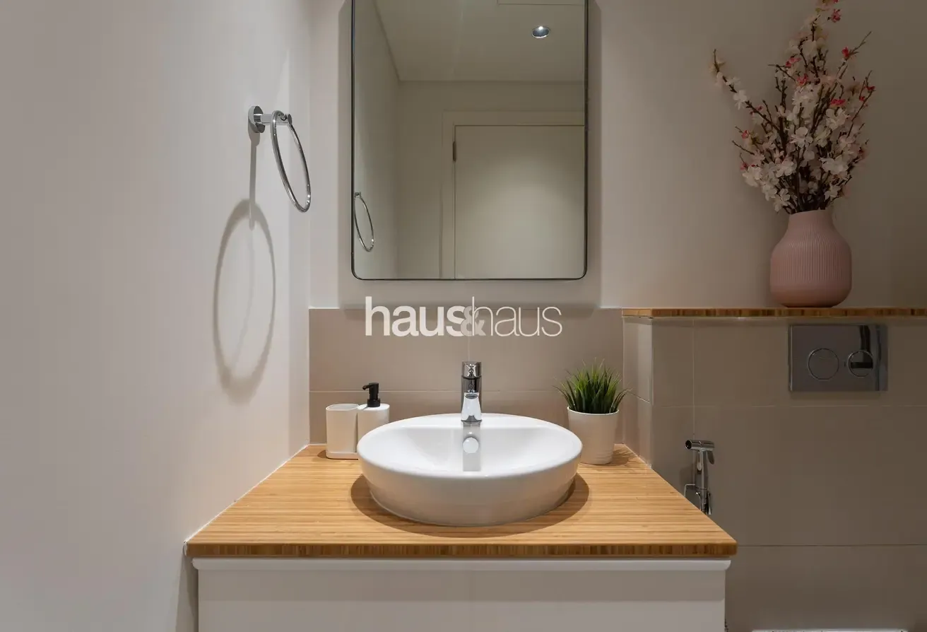 Cosy 2 BR | Chic City Lifestyle | Fully Fitted