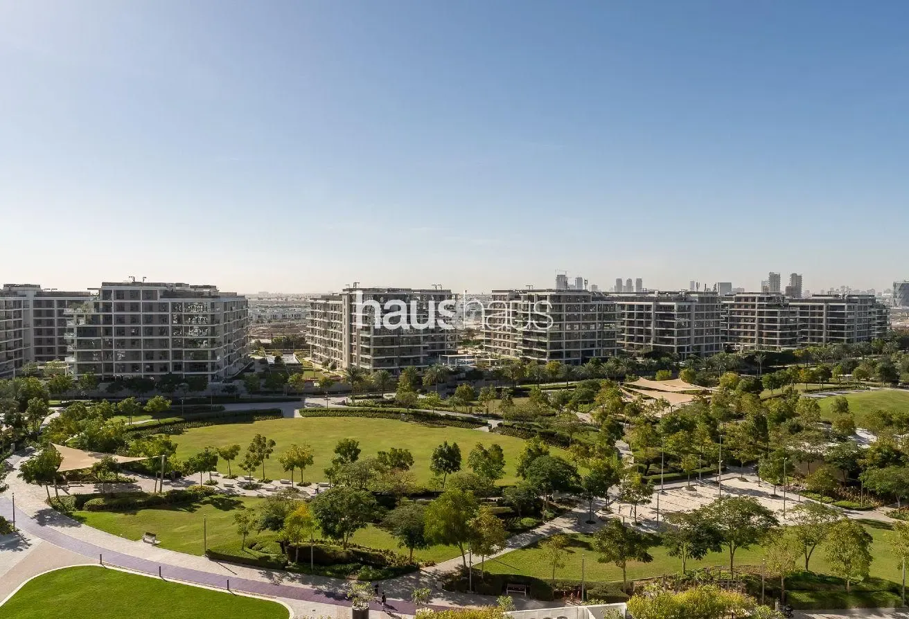 Spectacular Park and Pool View | Luxurious | Sleek
